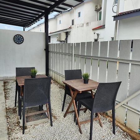 Prima Guest House - Puncak Alam Homestay Mus-Lim Friendly Bandar Puncak Alam Esterno foto