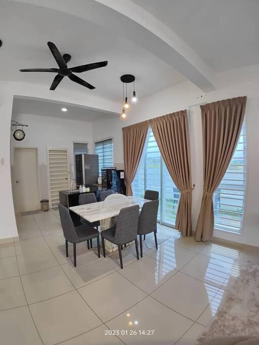 Prima Guest House - Puncak Alam Homestay Mus-Lim Friendly Bandar Puncak Alam Esterno foto