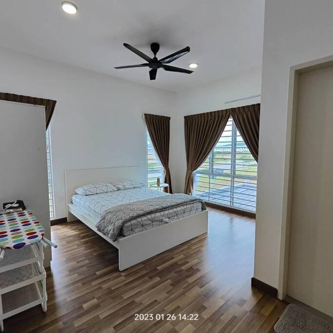 Prima Guest House - Puncak Alam Homestay Mus-Lim Friendly Bandar Puncak Alam Esterno foto